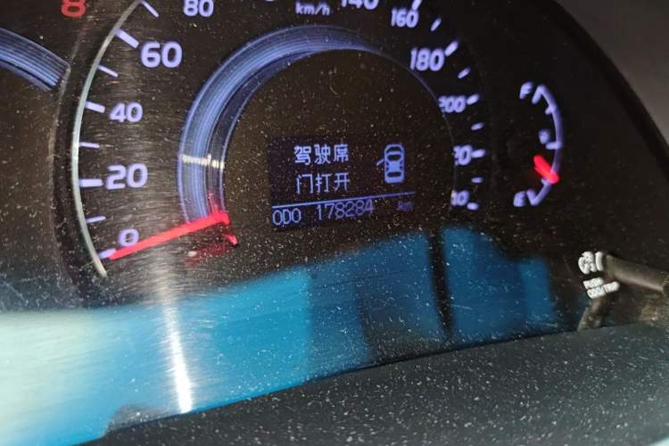 Used Toyota Camry 2012 200G Classic Luxury Edition Odometer Close Up