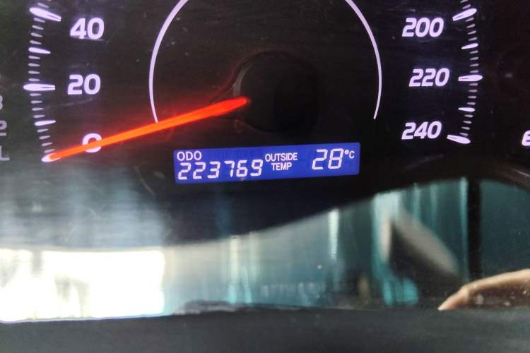 Used Toyota Camry 2012 200E Classic Elite Edition Odometer Close Up