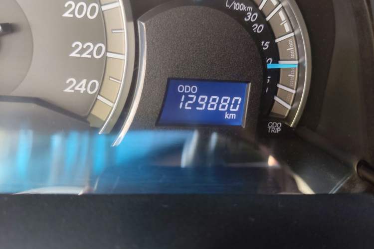 Used Toyota Camry 2012 Junrui 2.0S Radiant Edition Odometer Close Up
