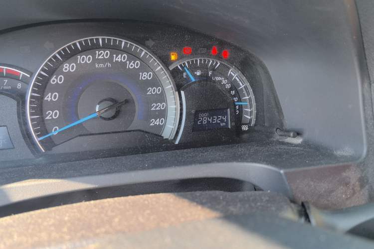 Used Toyota Camry 2012 2.0G Luxury Edition Odometer Close Up