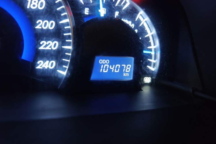 Used Toyota Camry 2012 2.0G Luxury Edition Odometer Close Up