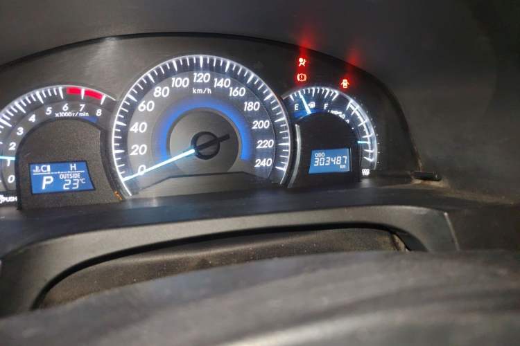 Used Toyota Camry 2012 2.0G Luxury Edition Odometer Close Up