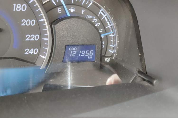 Used Toyota Camry 2012 2.5G Luxury Navigation Edition Odometer Close Up