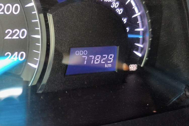 Used Toyota Camry 2012 2.0G Luxury Edition Odometer Close Up