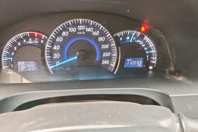 Used Toyota Camry 2012 2.0G Luxury Edition Odometer Close Up