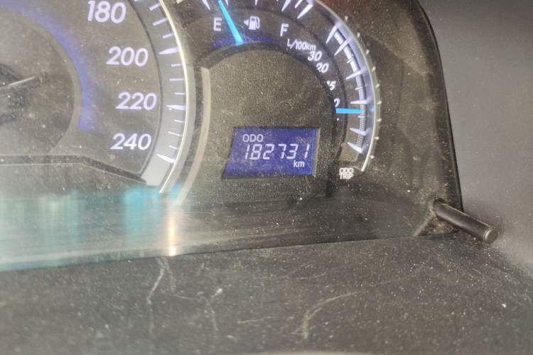 Used Toyota Camry 2012 2.5G Luxury Edition Odometer Close Up