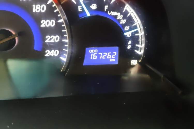 Used Toyota Camry 2012 2.5G Luxury Edition Odometer Close Up