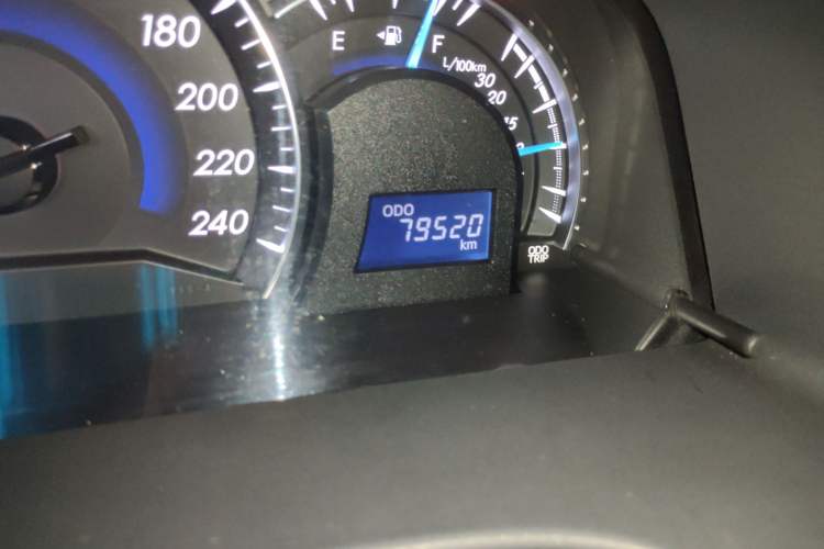 Used Toyota Camry 2012 2.5G Luxury Edition Odometer Close Up