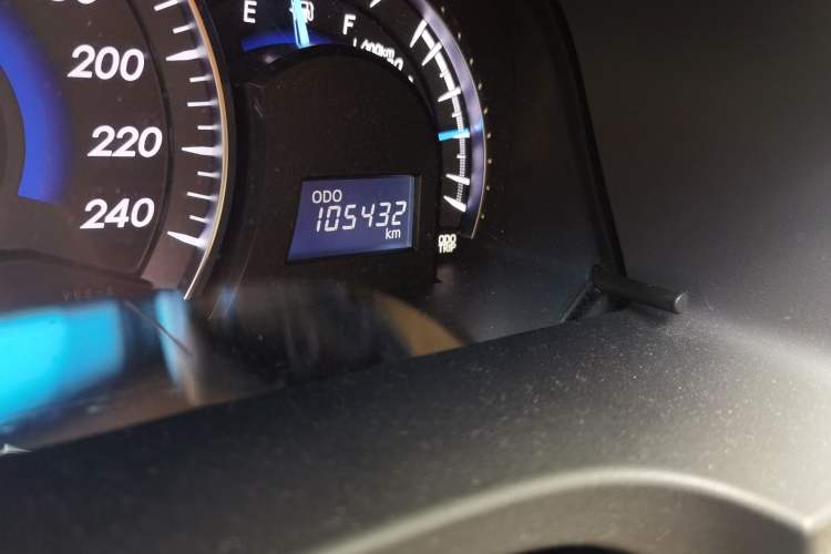 Used Toyota Camry 2012 2.5G Luxury Edition Odometer Close Up