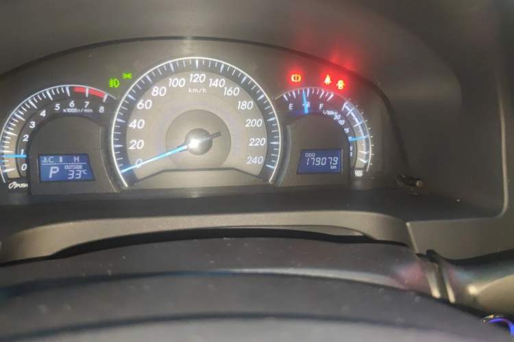 Used Toyota Camry 2012 2.0G Luxury Edition Odometer Close Up