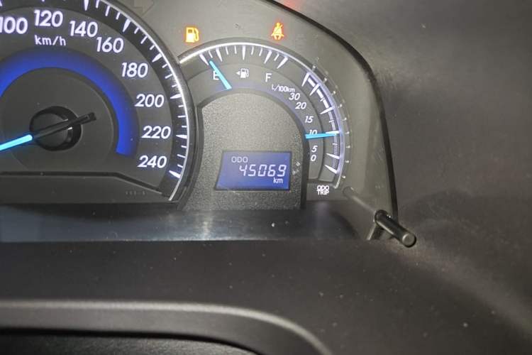 Used Toyota Camry 2012 2.5G Luxury Edition Odometer Close Up