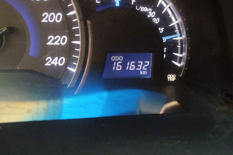 Used Toyota Camry 2012 2.5G Luxury Edition Odometer Close Up