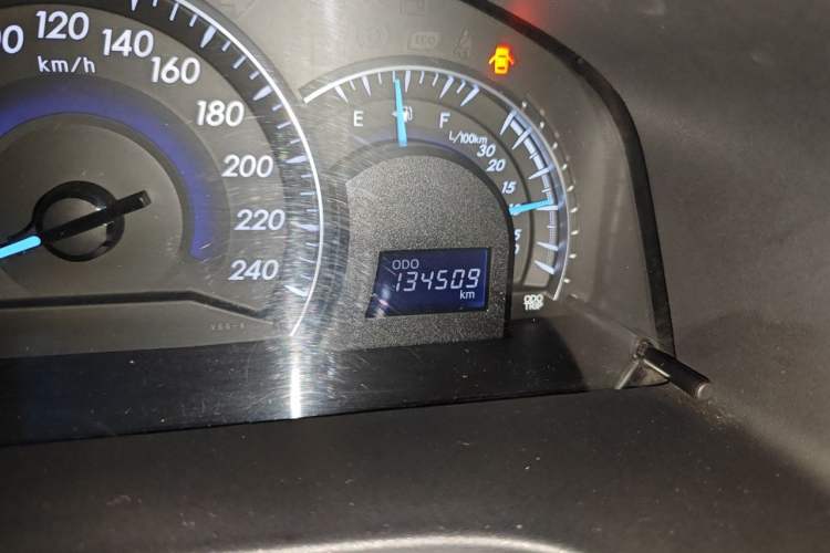 Used Toyota Camry 2012 2.5G Luxury Edition Odometer Close Up