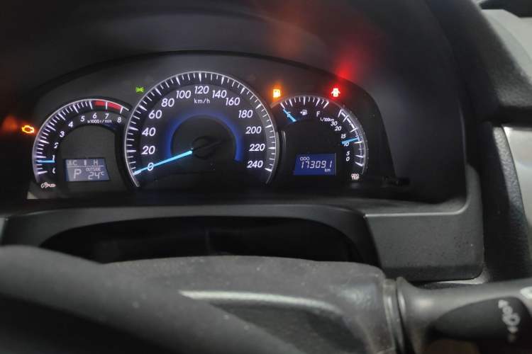 Used Toyota Camry 2012 2.0G Luxury Edition Odometer Close Up