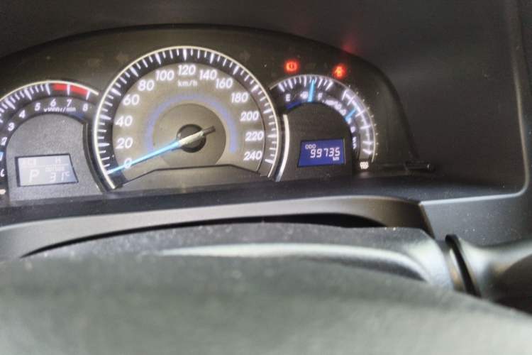 Used Toyota Camry 2012 2.0G Luxury Edition Odometer Close Up