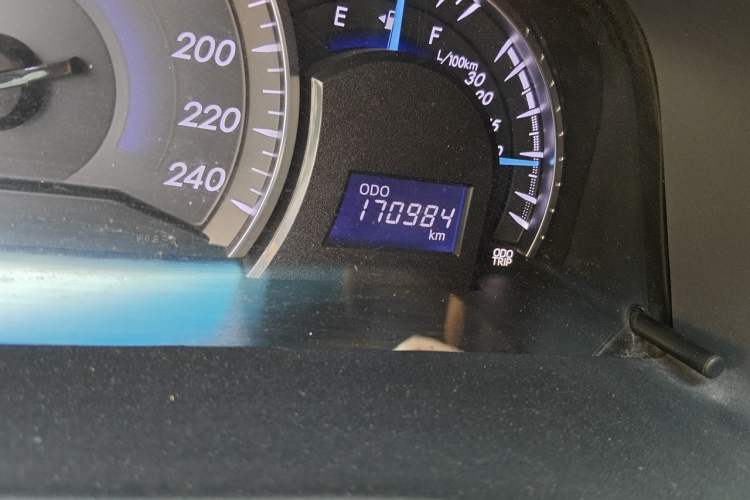 Used Toyota Camry 2012 2.5G Luxury Edition Odometer Close Up