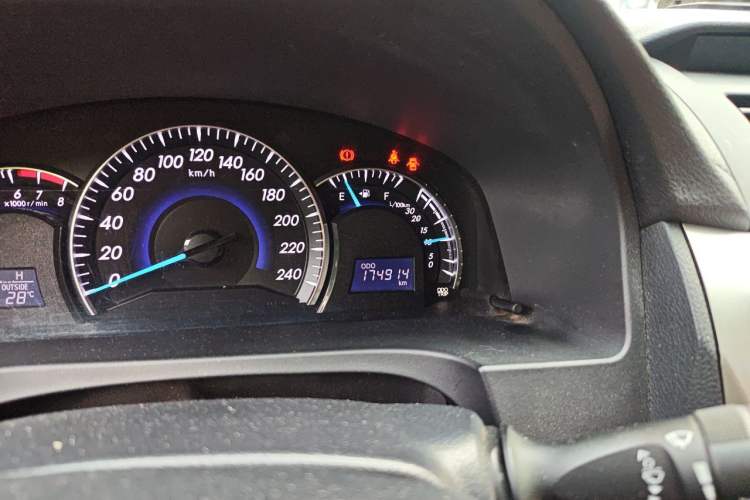 Used Toyota Camry 2012 2.0G Luxury Edition Odometer Close Up