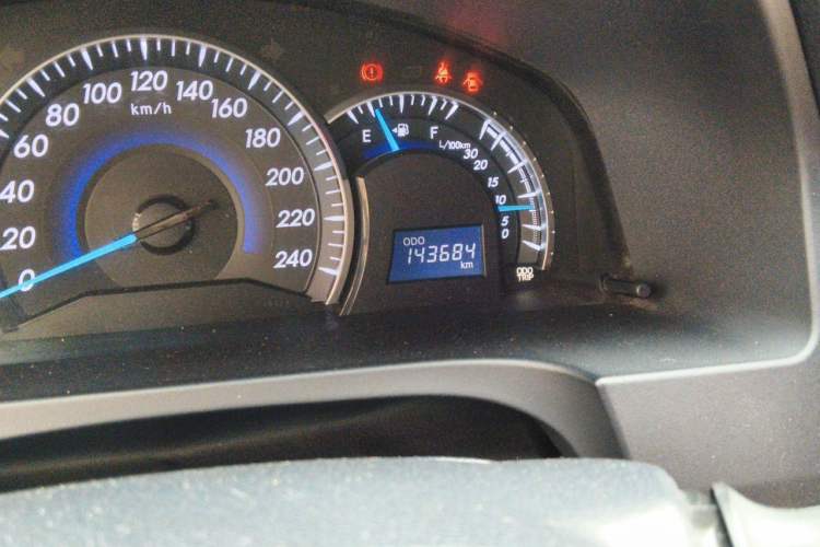 Used Toyota Camry 2012 2.0G Luxury Edition Odometer Close Up