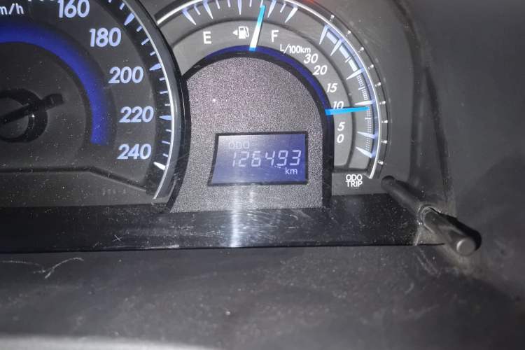 Used Toyota Camry 2012 2.5G Luxury Edition Odometer Close Up