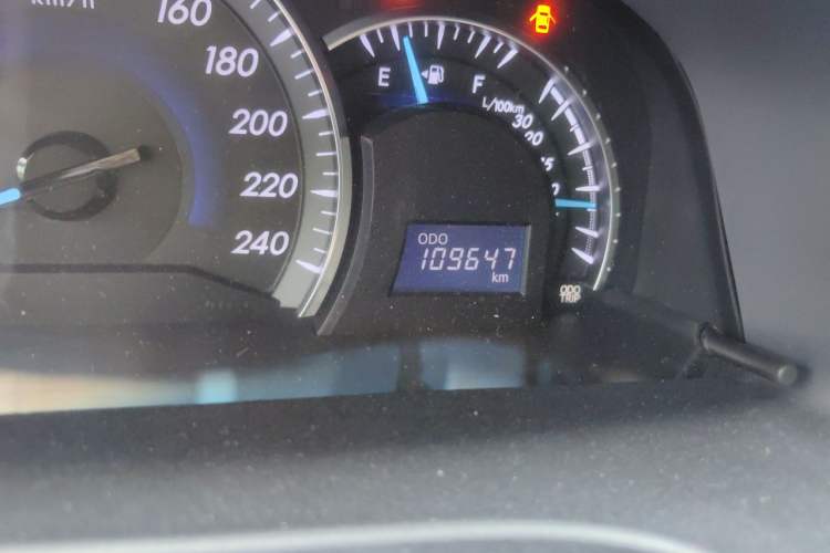 Used Toyota Camry 2012 2.5G Luxury Edition Odometer Close Up