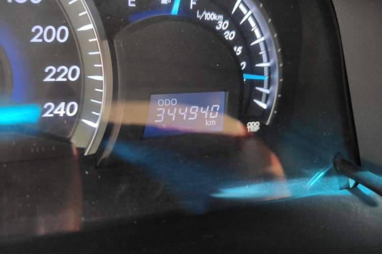 Used Toyota Camry 2012 2.5G Luxury Edition Odometer Close Up