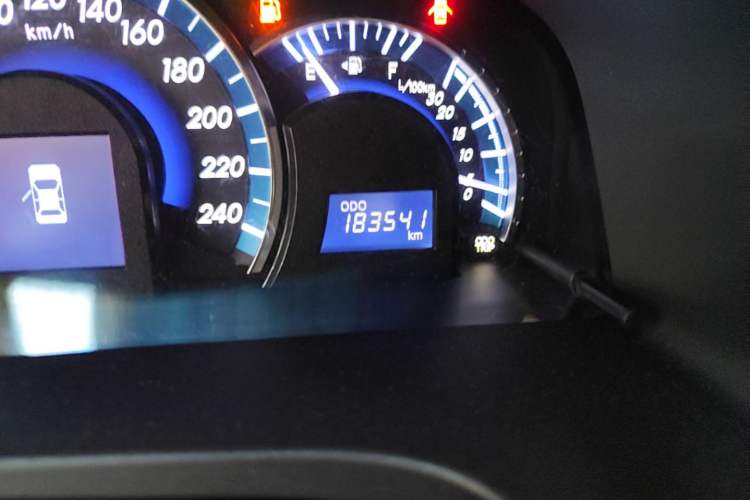 Used Toyota Camry 2012 Luxurious Edition 2.5HG Zunrui Odometer Close Up