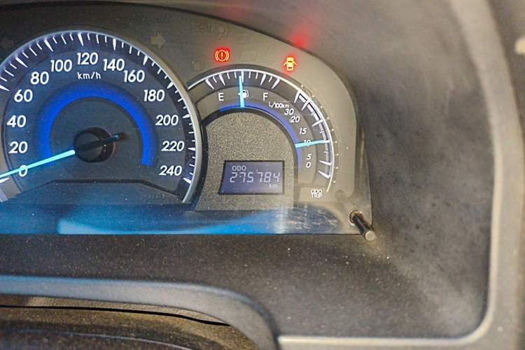 Used Toyota Camry 2012 2.0G Luxury Edition Odometer Close Up