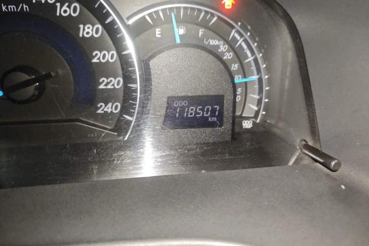 Used Toyota Camry 2012 2.0G Luxury Edition Odometer Close Up