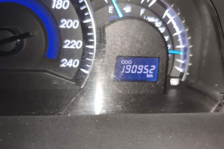 Used Toyota Camry 2012 2.5G Luxury Edition Odometer Close Up
