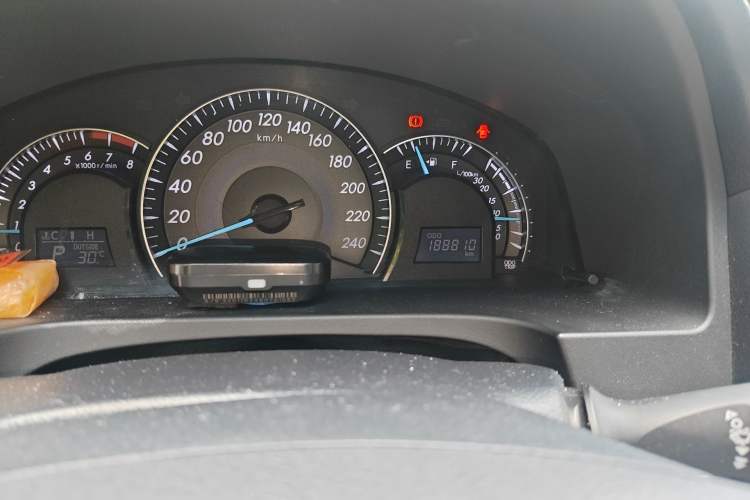 Used Toyota Camry 2012 2.5G Luxury Edition Odometer Close Up