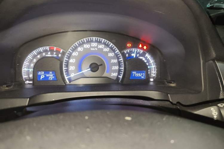 Used Toyota Camry 2012 2.5G Luxury Edition Odometer Close Up