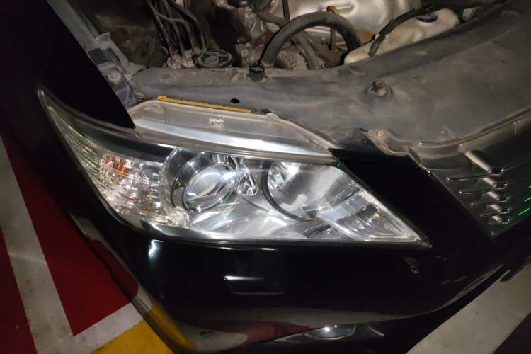 Used Toyota Camry 2012 2.5G Luxury Edition Right Front Headlight