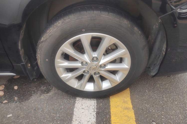 Used Toyota Camry 2012 2.5G Luxury Navigation Edition Right Front Wheel Hub