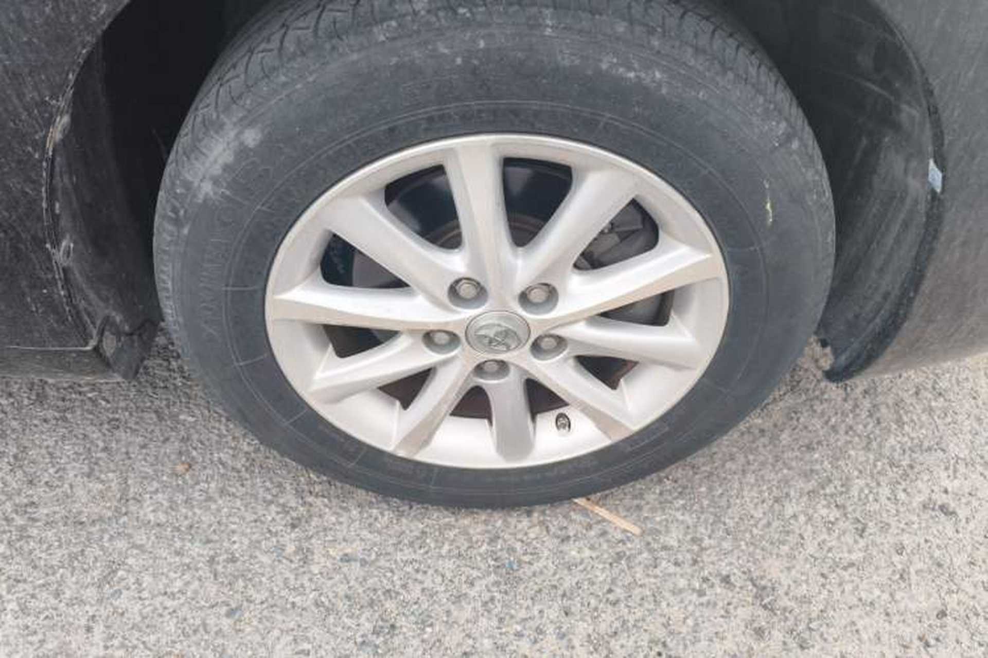 Used Toyota Camry 2012 200G Classic Luxury Edition Right Front Wheel Hub