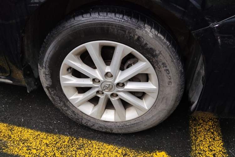 Used Toyota Camry 2012 2.5G Luxury Navigation Edition Right Front Wheel Hub