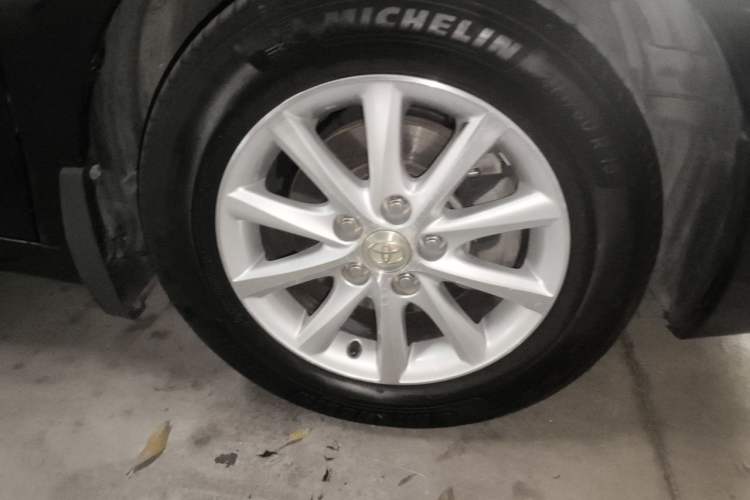 Used Toyota Camry 2012 200G Classic Luxury Edition Right Front Wheel Hub
