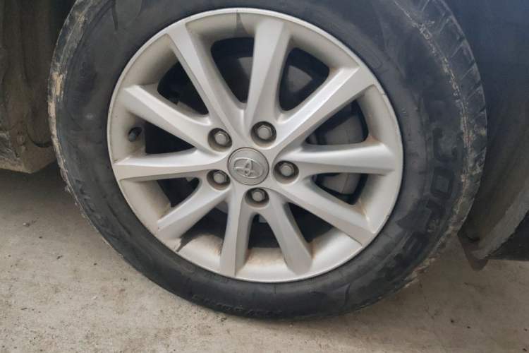 Used Toyota Camry 2012 200E Classic Elite Edition Right Front Wheel Hub