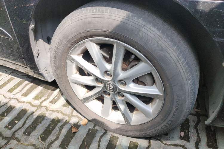 Used Toyota Camry 2012 200G Classic Luxury Edition Right Front Wheel Hub