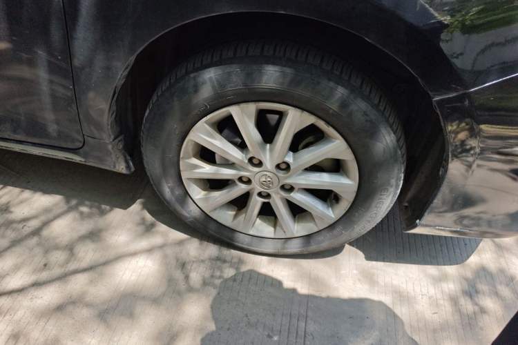 Used Toyota Camry 2012 2.5G Luxury Navigation Edition Right Front Wheel Hub