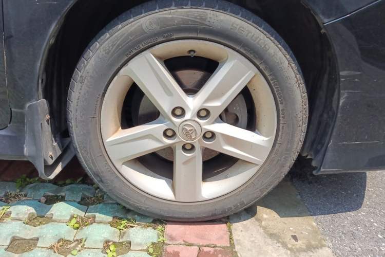 Used Toyota Camry 2012 Junrui 2.0S Radiant Edition Right Front Wheel Hub