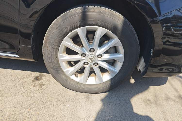 Used Toyota Camry 2012 2.5G Luxury Navigation Edition Right Front Wheel Hub