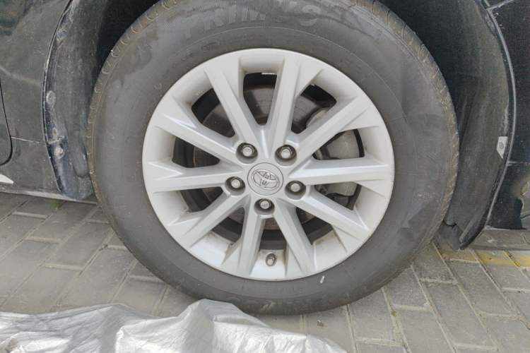 Used Toyota Camry 2012 2.5G Luxury Navigation Edition Right Front Wheel Hub