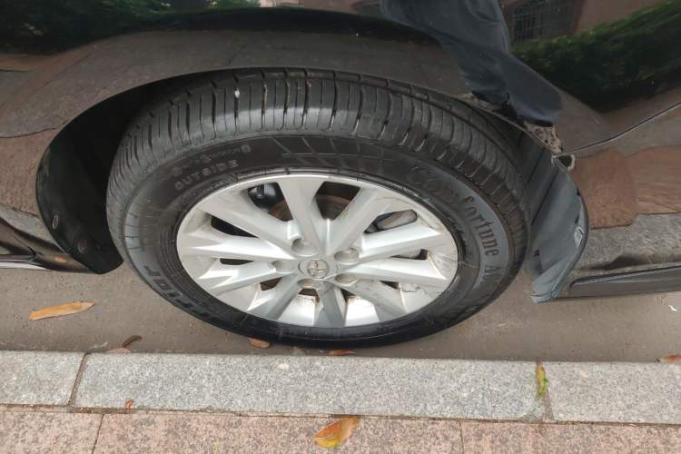Used Toyota Camry 2012 2.5G Luxury Edition Right Front Wheel Hub