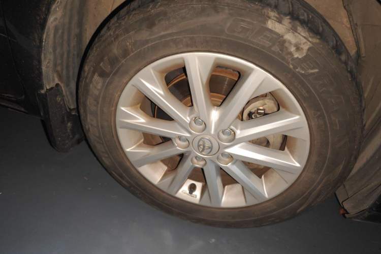 Used Toyota Camry 2012 2.5G Luxury Edition Right Front Wheel Hub