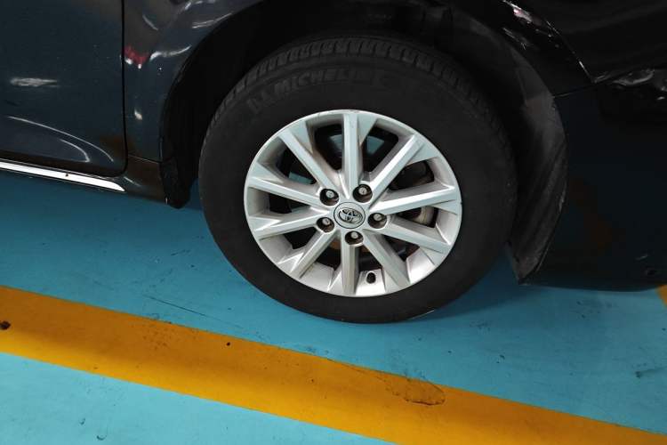 Used Toyota Camry 2012 2.5G Luxury Edition Right Front Wheel Hub