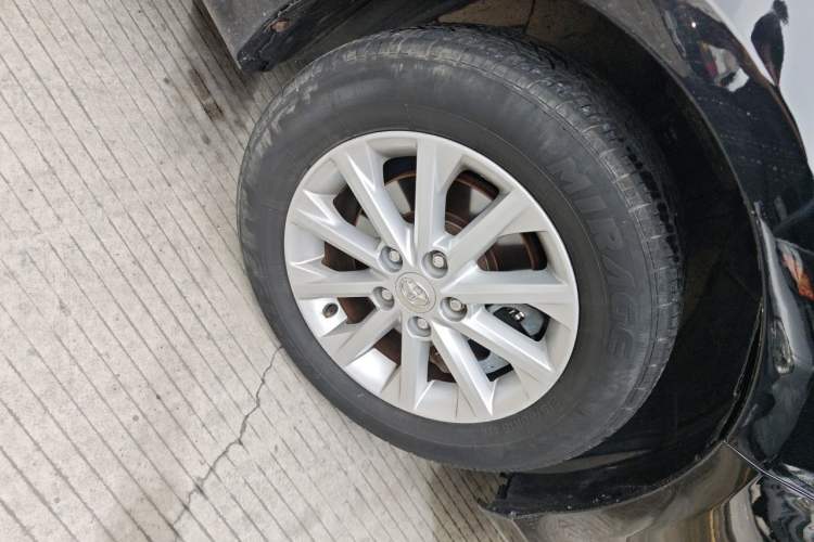 Used Toyota Camry 2012 2.5G Luxury Navigation Edition Right Front Wheel Hub