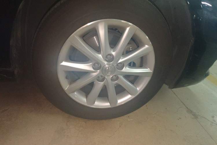 Used Toyota Camry 2012 200E Classic Elite Edition Right Front Wheel Hub