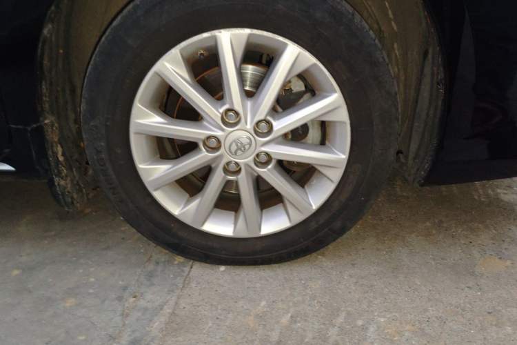 Used Toyota Camry 2012 2.5G Luxury Edition Right Front Wheel Hub