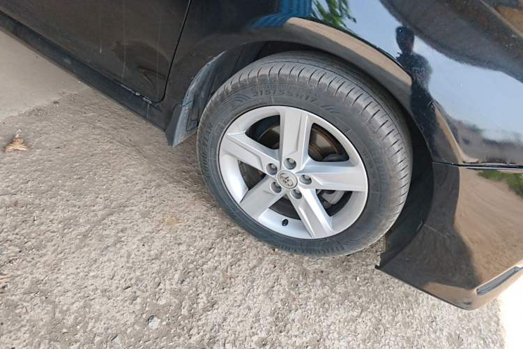 Used Toyota Camry 2012 Junrui 2.0S Radiant Edition Right Front Wheel Hub