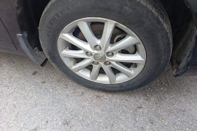 Used Toyota Camry 2012 200E Classic Elite Edition Right Front Wheel Hub